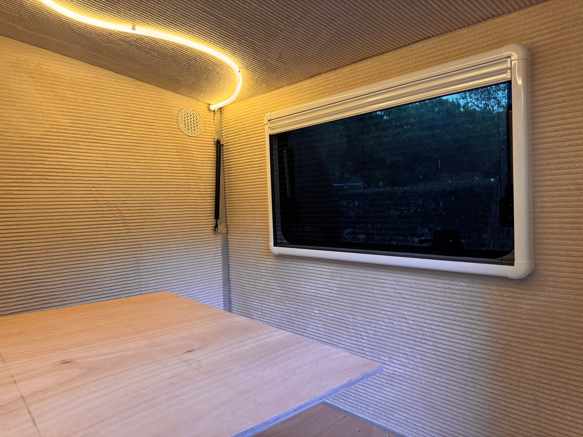 vue intérieur fenêtre moustiquaire